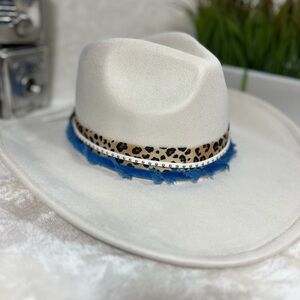 Stylish White Hat with Leopard Band